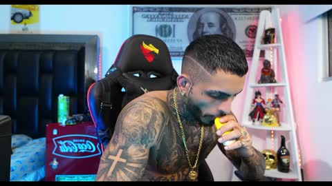 logan_hugh8 online show from December 13, 3:38 am