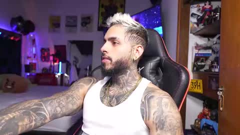 logan_hugh8 online show from March 17, 5:45 am