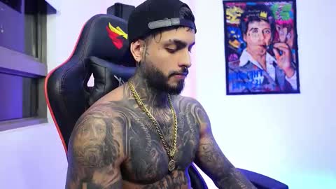 logan_hugh8 online show from December 14, 3:46 am