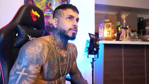 logan_hugh8 online show from October 13, 11:29 pm