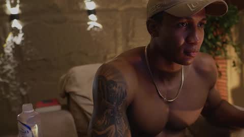 logan_varela online show from November 28, 10:28 pm