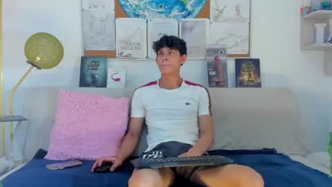 loganoficialx online show from June 28, 6:37 pm