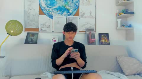 loganoficialx online show from March 3, 6:15 pm