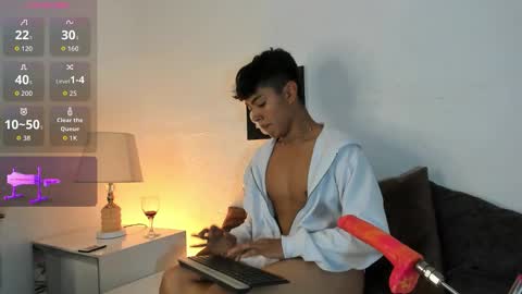 logantwink18 online show from November 29, 11:12 pm