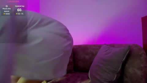 logantwink18 online show from November 15, 7:26 pm