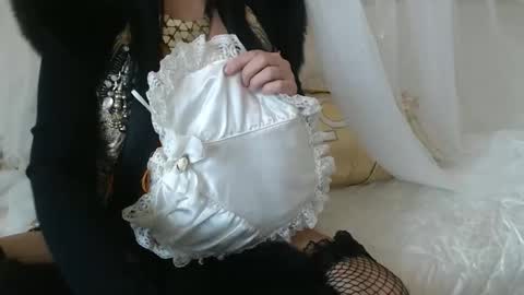 Lilu online show from November 17, 8:17 am