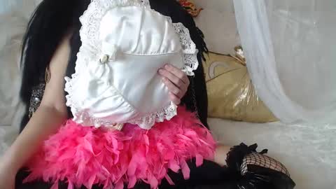 Lilu online show from April 12, 7:45 am