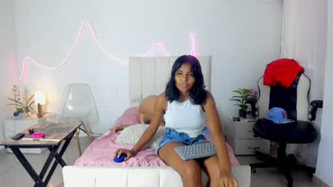 lola_lustrum online show from July 28, 4:39 pm