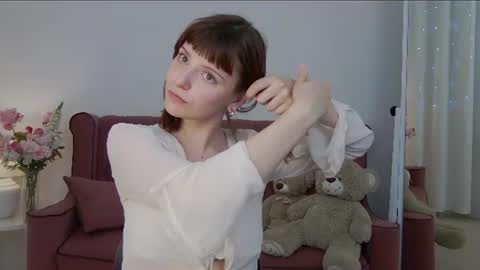 Lola online show from July 3, 1:49 pm