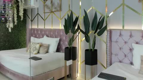 lola_saenz__ online show from February 5, 12:20 pm