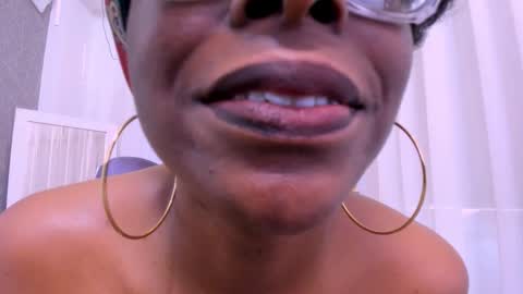 lola online show from December 4, 2:05 pm