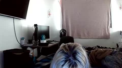 Lola Lixx online show from April 13, 9:24 am