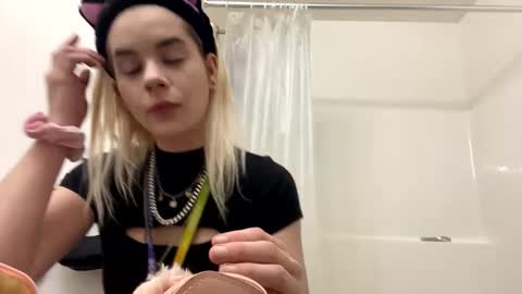 Snapshot of lolalixx6969 chatting on January 12, 12:39 am Lola Lixx online show from January 12, 12:39 am