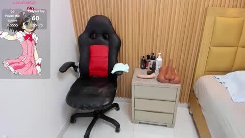 LOLA online show from November 6, 3:42 am