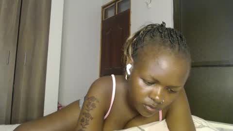 Snapshot of lolamia7 chatting on March 9, 12:20 pm lolamia7 online show from March 9, 12:20 pm