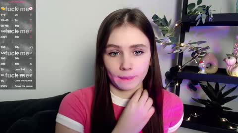 lolapalmer_ online show from February 12, 8:18 pm