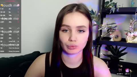 lolapalmer_ online show from February 10, 11:45 pm