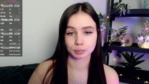 lolapalmer_ online show from February 19, 7:37 pm