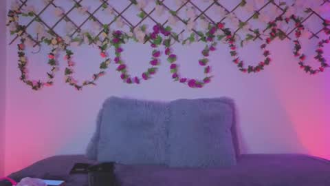  Lola  online show from November 10, 9:50 pm