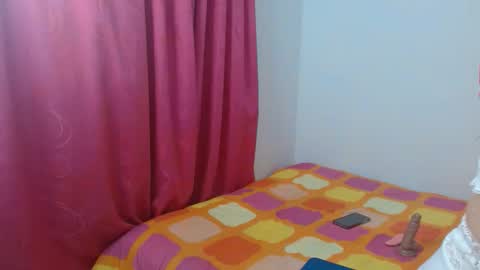 lolascarlettt online show from September 22, 12:15 am