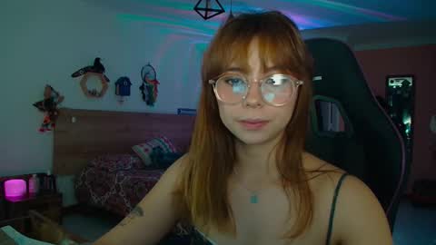 Snapshot of lolaverse chatting on October 23, 5:03 pm Lola doll online show from October 23, 5:03 pm