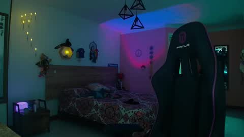 Lola doll online show from December 4, 7:02 pm