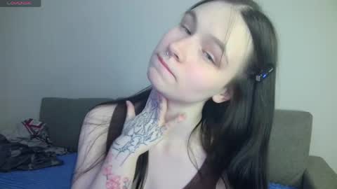 Lola online show from April 8, 6:33 pm