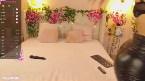 Snapshot of lolly_neal chatting on October 21, 5:23 am Lolly online show from October 21, 5:23 am