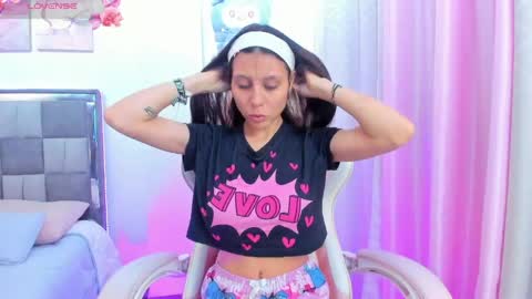 lolypink__ online show from June 8, 1:45 pm