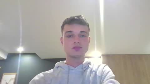 london_tomy online show from September 18, 10:47 pm