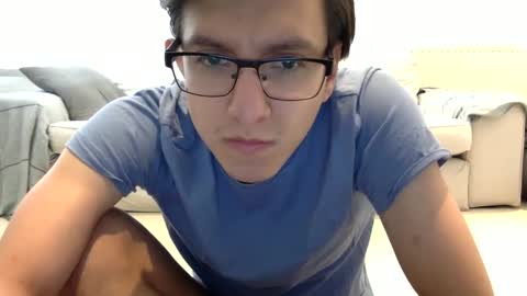 Snapshot of londonboy405 chatting on February 18, 12:49 pm londonboy405 online show from February 18, 12:49 pm