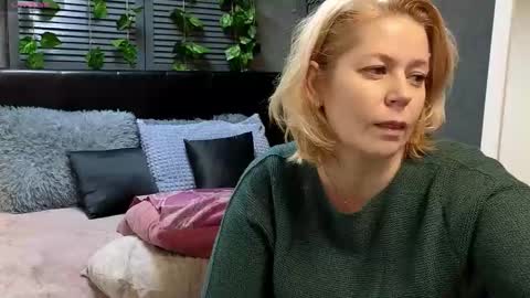 Lora online show from March 1, 8:02 am