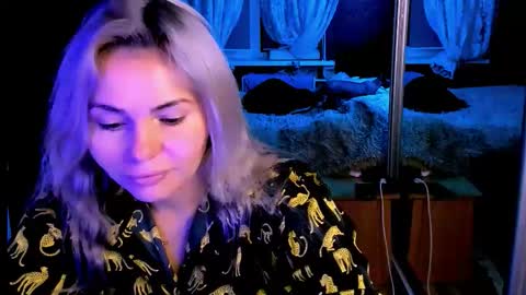 Lora online show from October 28, 2:34 am