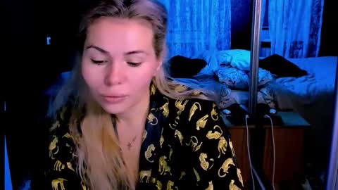 Lora online show from October 27, 2:33 am