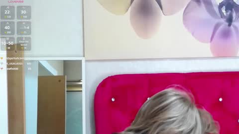 loradelniro1 online show from March 7, 7:38 pm