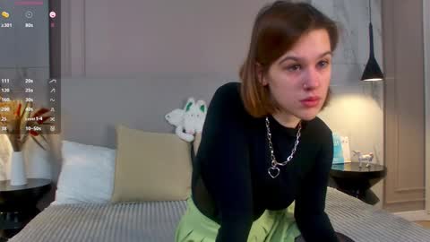 Lora online show from November 4, 4:30 pm