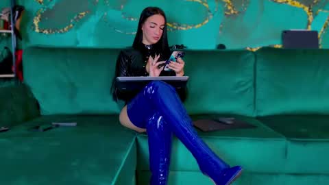 Snapshot of lorawarnner chatting on January 23, 4:37 pm Miss online show from January 23, 4:37 pm