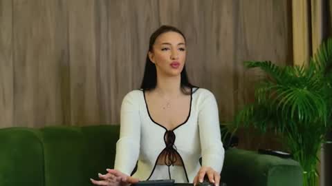 Snapshot of lorawarnner chatting on March 2, 10:45 am Miss online show from March 2, 10:45 am