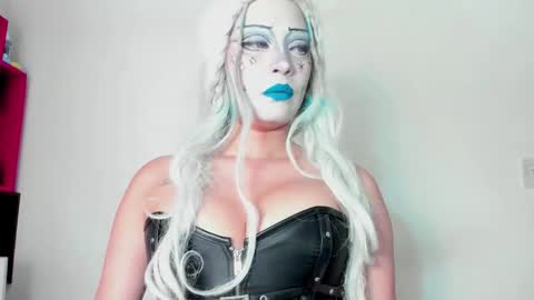 Lore Depp online show from March 10, 8:40 am