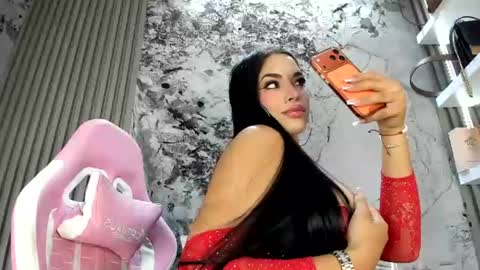 Doll Queen online show from July 20, 6:10 pm