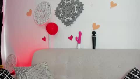 Snapshot of lorens_martin chatting on February 25, 2:37 pm L O R E N online show from February 25, 2:37 pm
