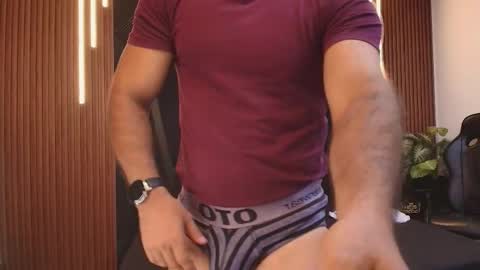  L O R E N Z O  Thumbs Up help  online show from March 30, 5:24 pm