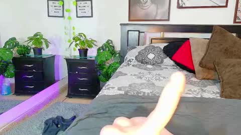 loretahorny online show from February 19, 1:43 pm