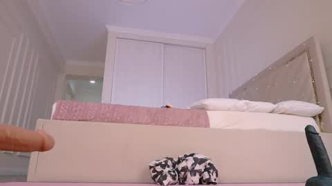 Snapshot of lori_leen chatting on September 10, 6:58 am Leyla  online show from September 10, 6:58 am