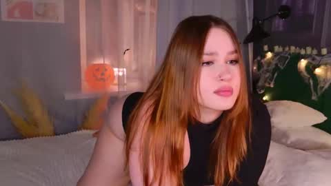 Lori online show from October 25, 8:09 pm