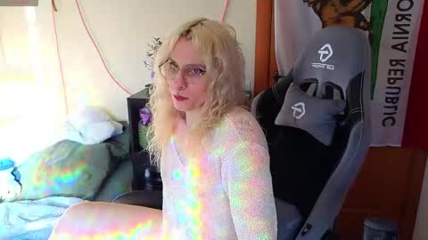 Lori -----------------------------------    online show from April 10, 2:33 pm