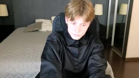 louie_evans online show from October 28, 8:54 pm