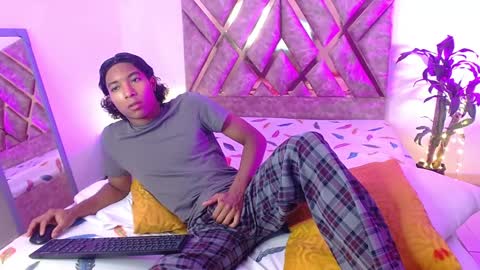 Snapshot of louis_hardstar chatting on January 24, 2:30 pm Louis Valdz online show from January 24, 2:30 pm