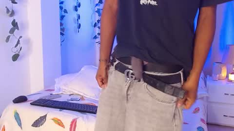 Snapshot of louis_hardstar chatting on December 30, 9:29 pm Louis Valdz online show from December 30, 9:29 pm