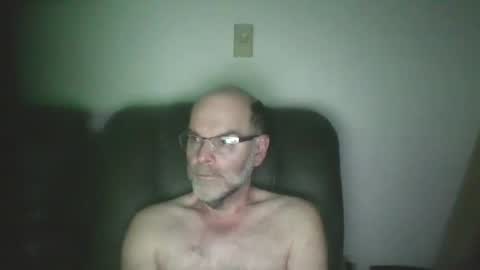 Snapshot of louism13 chatting on October 27, 3:28 am louism13 online show from October 27, 3:28 am